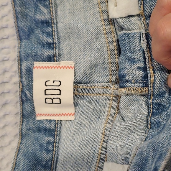 BDG Urban Outfitters Denim Jeans Cutoffs Shorts Size 27 Cheeky Light Wash - Picture 6 of 9